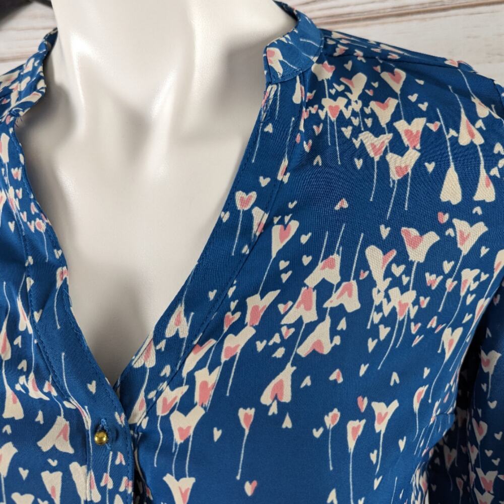 LC Lauren Conrad Blue with Heart Print Blouse sz XS - Picture 4 of 7